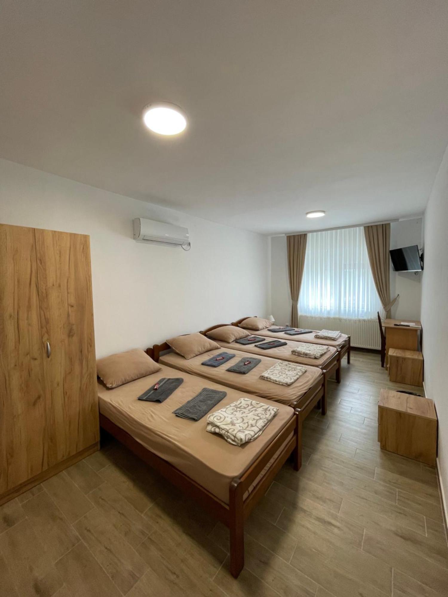 Zuta Osa Hotel เบลา เซิร์ควา ภายนอก รูปภาพ