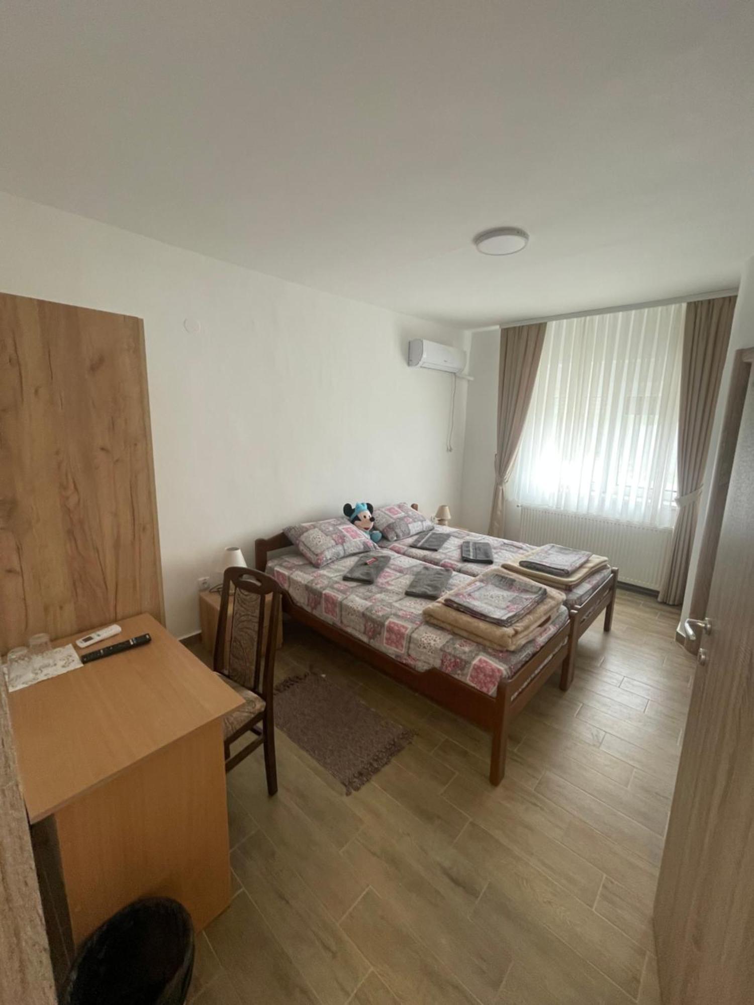 Zuta Osa Hotel เบลา เซิร์ควา ภายนอก รูปภาพ